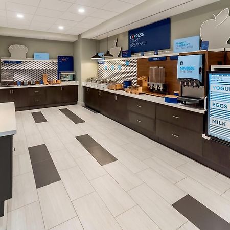 Holiday Inn Express & Suites - Milwaukee West Allis By Ihg Kültér fotó
