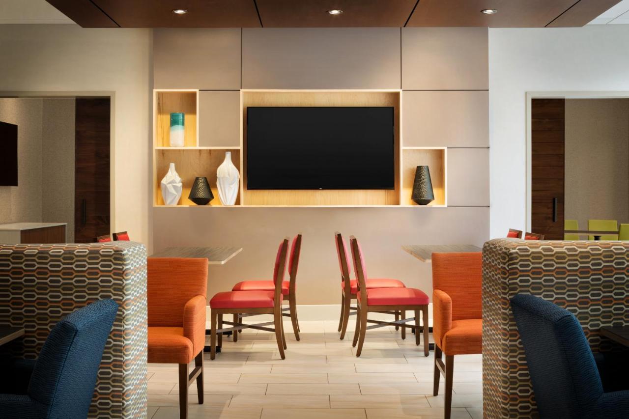 Holiday Inn Express & Suites - Milwaukee West Allis By Ihg Kültér fotó