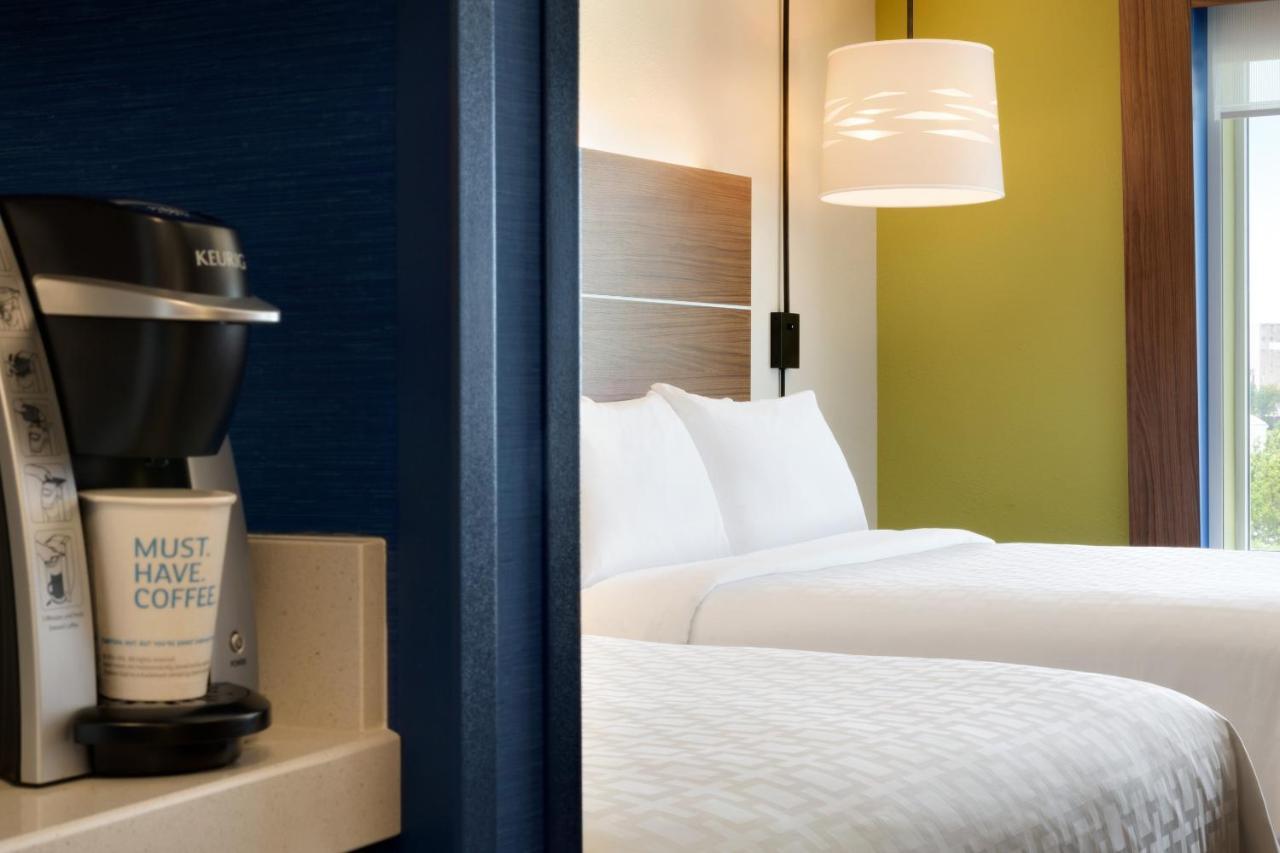 Holiday Inn Express & Suites - Milwaukee West Allis By Ihg Kültér fotó