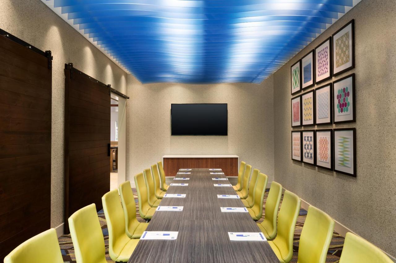 Holiday Inn Express & Suites - Milwaukee West Allis By Ihg Kültér fotó