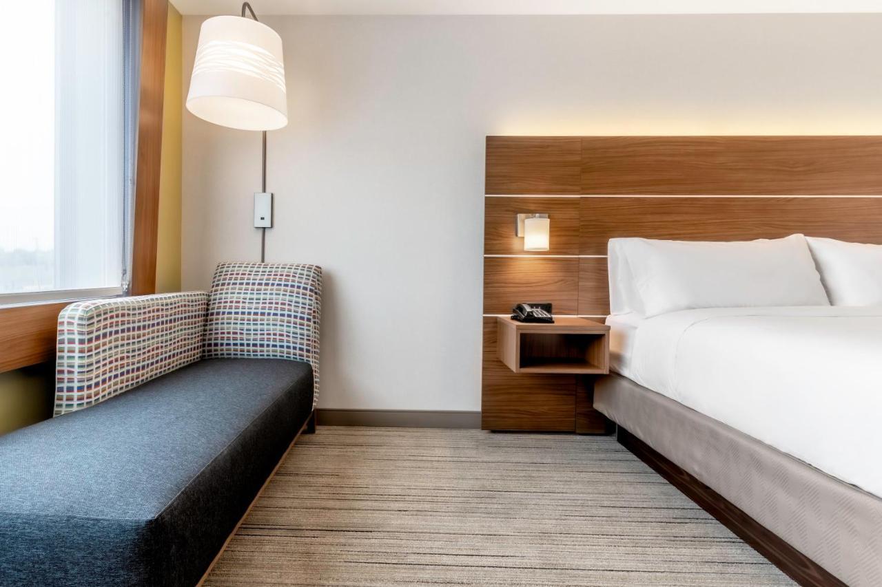 Holiday Inn Express & Suites - Milwaukee West Allis By Ihg Kültér fotó