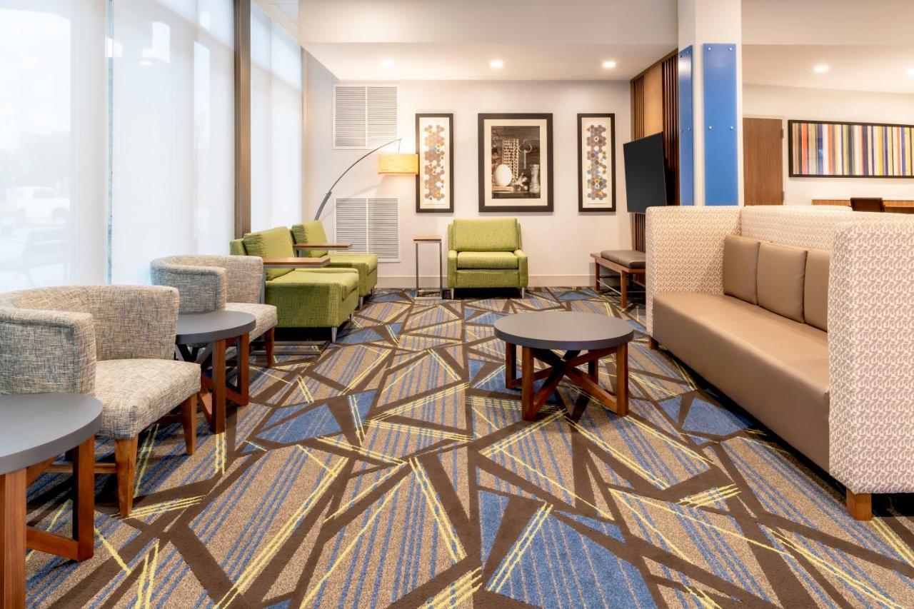 Holiday Inn Express & Suites - Milwaukee West Allis By Ihg Kültér fotó