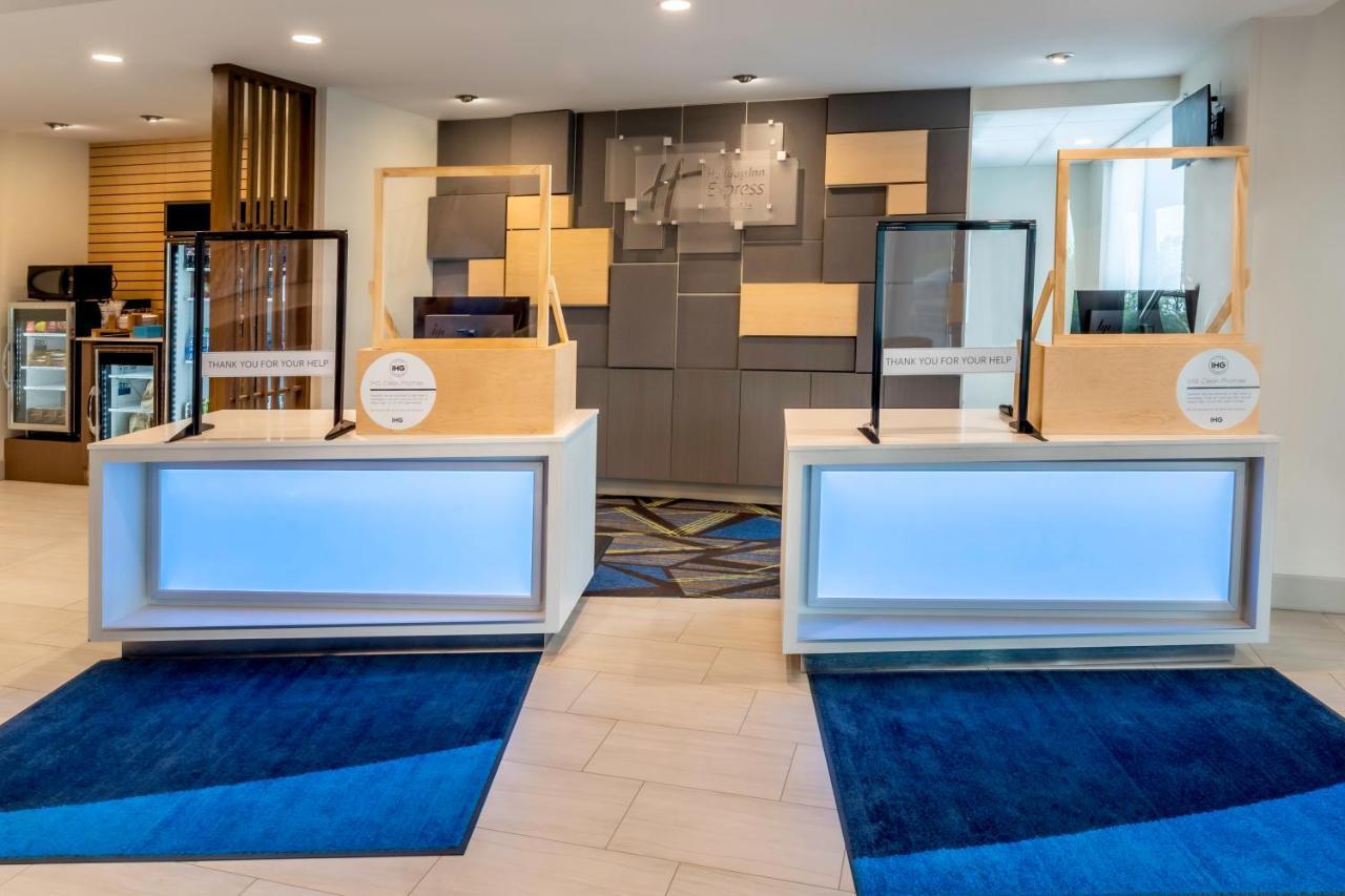 Holiday Inn Express & Suites - Milwaukee West Allis By Ihg Kültér fotó