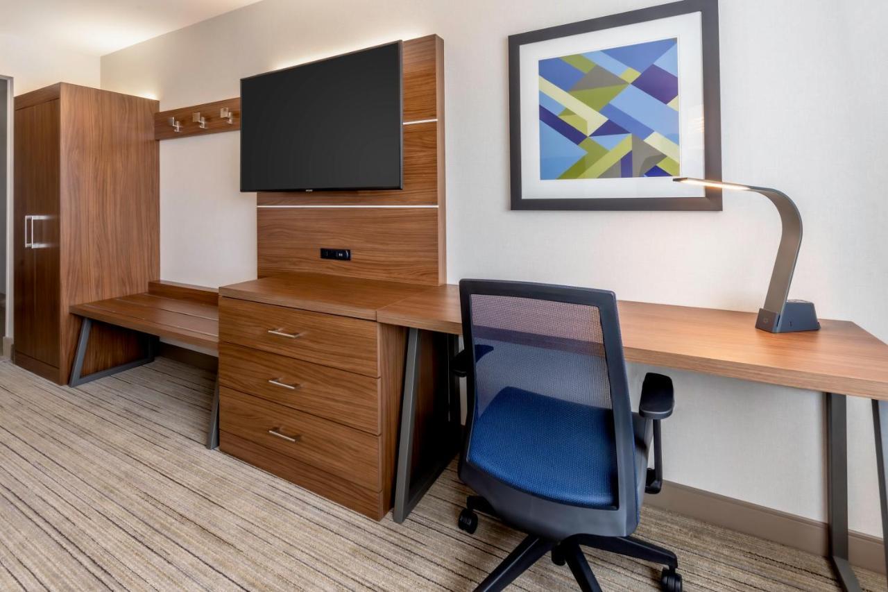 Holiday Inn Express & Suites - Milwaukee West Allis By Ihg Kültér fotó