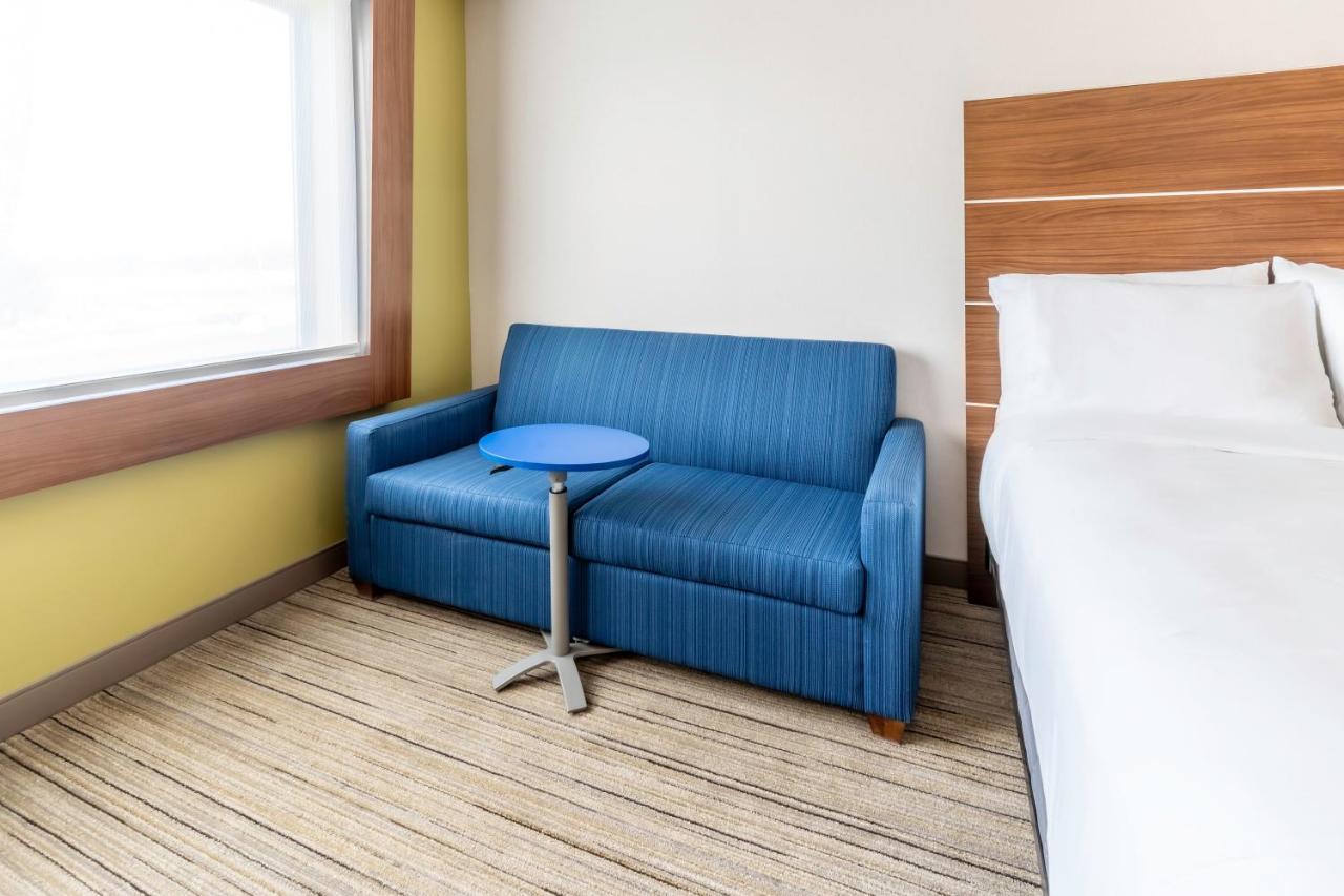 Holiday Inn Express & Suites - Milwaukee West Allis By Ihg Kültér fotó