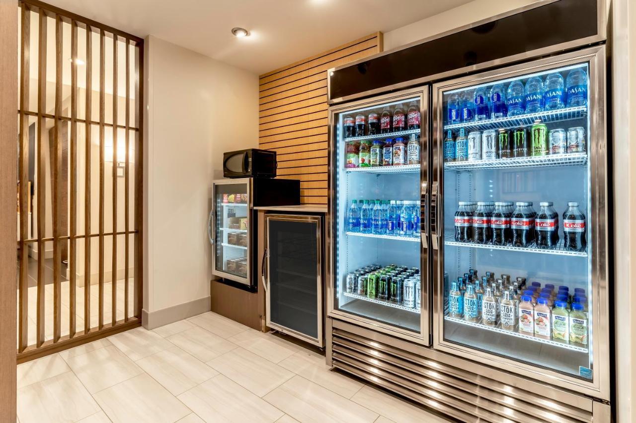 Holiday Inn Express & Suites - Milwaukee West Allis By Ihg Kültér fotó