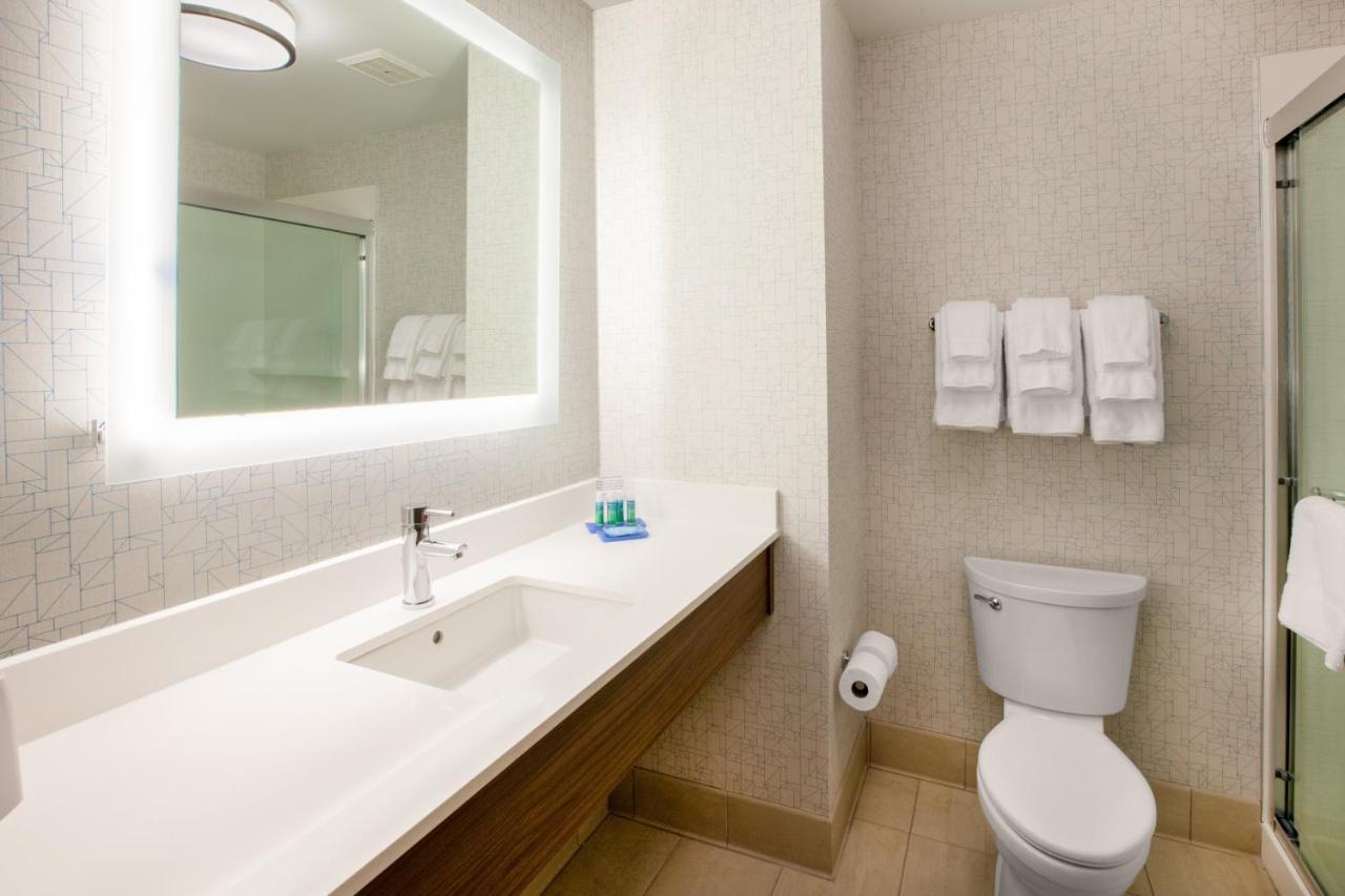Holiday Inn Express & Suites - Milwaukee West Allis By Ihg Kültér fotó