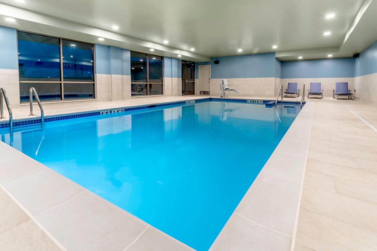 Holiday Inn Express & Suites - Milwaukee West Allis By Ihg Kültér fotó