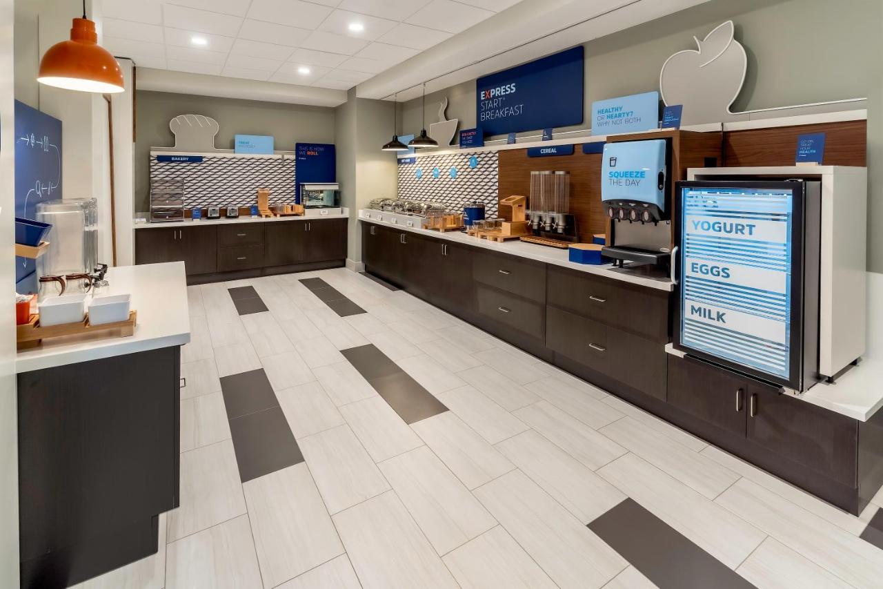Holiday Inn Express & Suites - Milwaukee West Allis By Ihg Kültér fotó