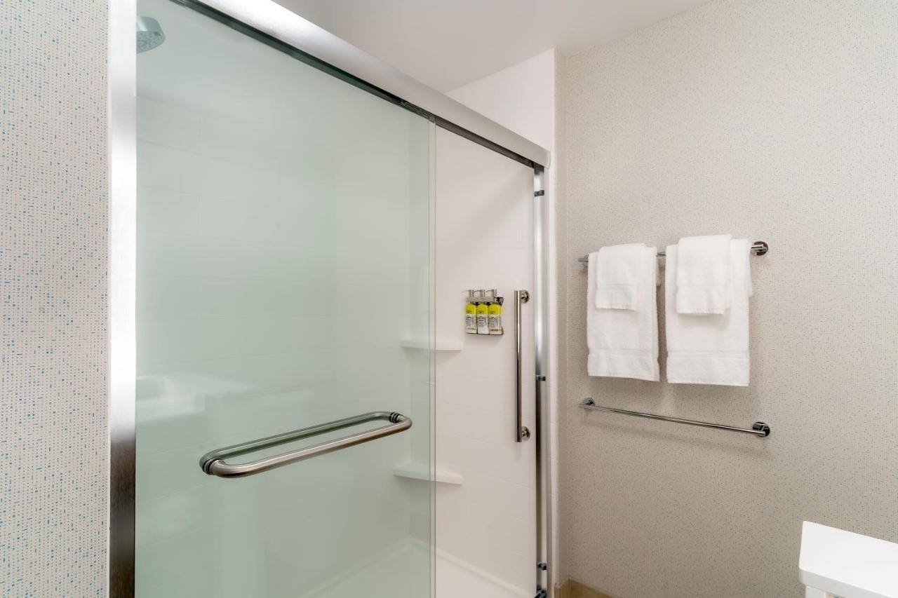 Holiday Inn Express & Suites - Milwaukee West Allis By Ihg Kültér fotó